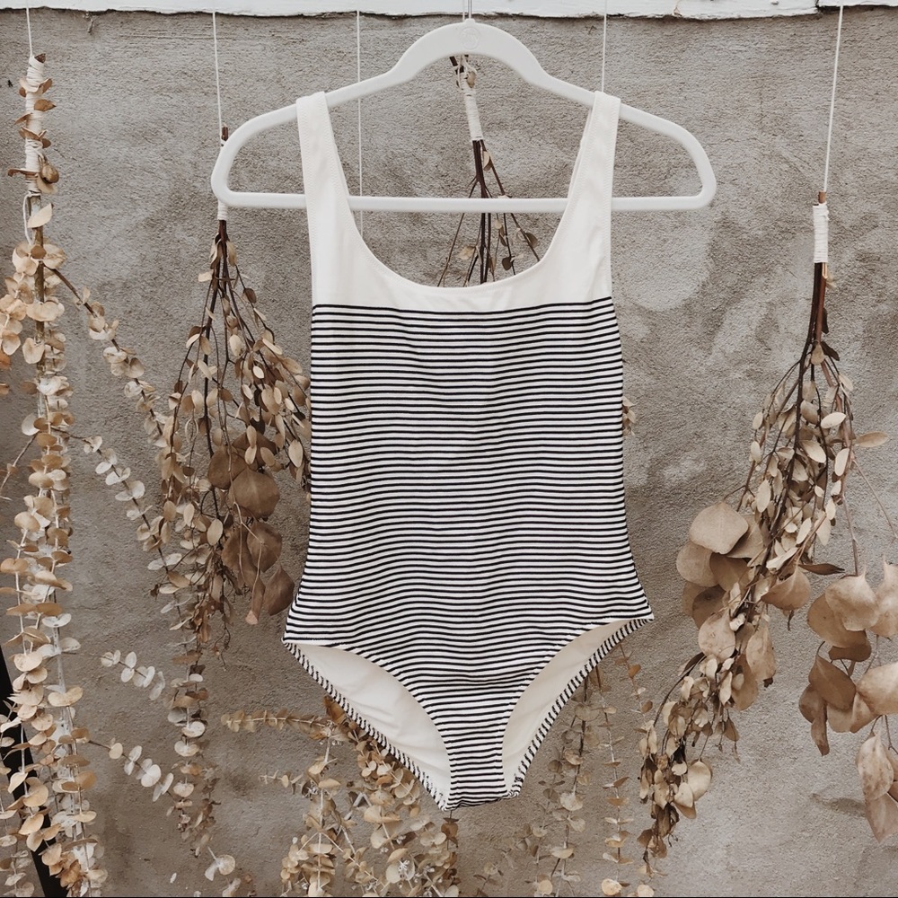 SOLID AND STRIPED ONE PIECE SUIT